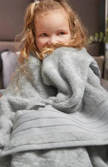 Hug Bamboo Hand Towel – Soft, Sustainable Luxury in Light Gray